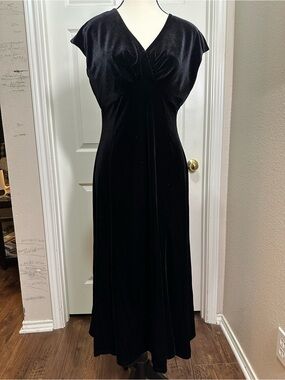 Jones Wear Black Velvet Dress, Size 8, EUC.